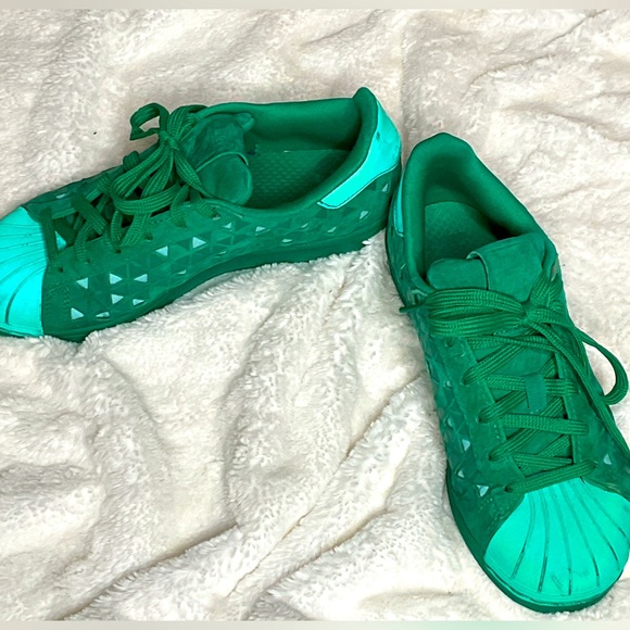 Reflective bright green Adidas Superstars - Picture 5 of 9
